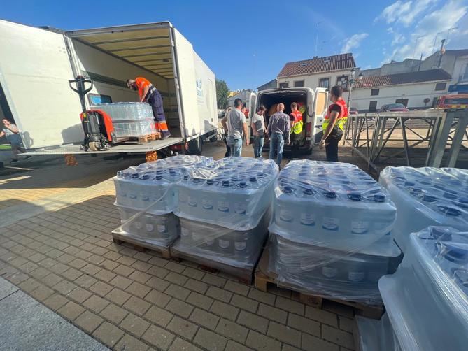 En Villa del Prado y Villamanta ya se ha realizado el envío de una cisterna de agua potable de 15.000 litros a cada uno de ellos. 