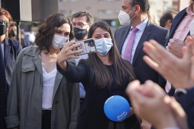 El PP busca una campaña 'de calle', cercana y con pequeños mítines por toda la región, según explican desde la formación.