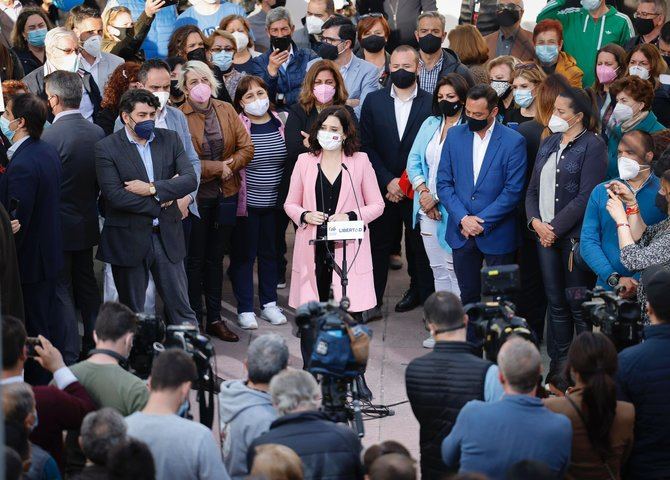 Arranca este sábado la campaña, a las 19.00 horas, en la Plaza de Salvador Dalí, en la Avenida Felipe II, en Goya, acompañada del alcalde de Madrid, José Luis Martínez-Almeida, y de Pablo Casado.