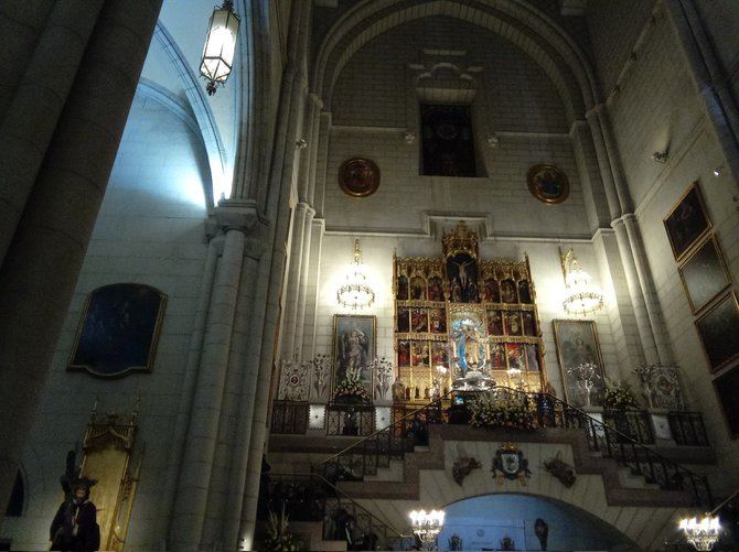 La Virgen recorrerá en procesión la calle de Bailén hacia el Palacio Real y alrededor de la plaza de Oriente, con la idea de que los madrileños puedan acercarse a su patrona con seguridad.