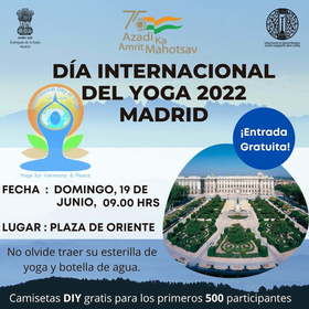 El Día Internacional del Yoga en Madrid celebra su octava edición en la plaza de Oriente