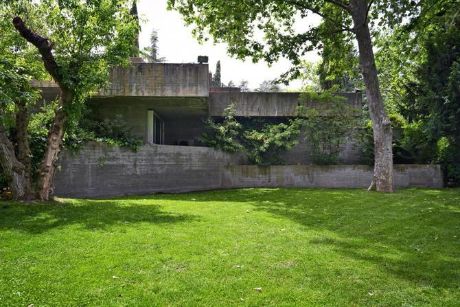 Ubicada en el municipio de Pozuelo de Alarcón, se trata de la obra cumbre de Javier Carvajal y contribuyó a la modernización de la arquitectura española en la segunda mitad del siglo XX.