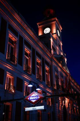 La Real Casa de Correos se ilumina con el color naranja para dar visibilidad al Síndrome DYRK 1A