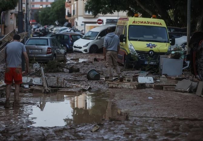 El Consistorio madrileño ha puesto a disposición de las autoridades y cuerpos de Seguridad y Emergencias apoyo logístico, sanitario y de drones para la vigilancia de estructuras que pudieran estar colapsadas.