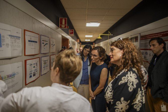 Durante la visita, la directora del CNIO, María Blasco, ha expuesto las principales líneas de investigación que se desarrollan en el centro.