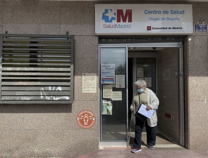 A partir de este lunes, se levantan las restricciones en las zonas básicas de Madrid capital de Virgen de Begoña (Fuencarral-El Pardo) y Valdebernardo (Vicálvaro); además de San Fernando (San Fernando de Henares), Valle de la Oliva (Majadahonda), y el municipio de Paracuellos del Jarama.