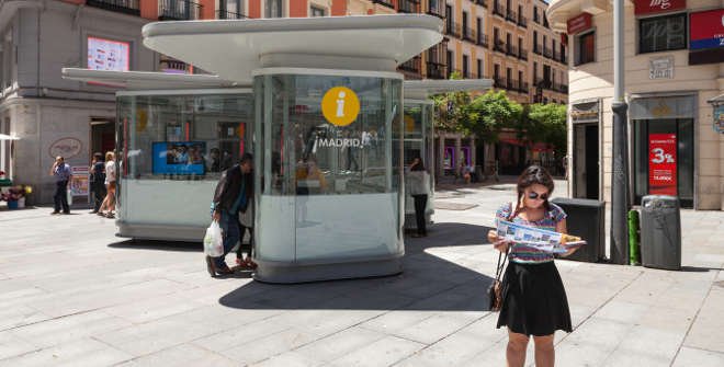 Mientras no estén permitidos los desplazamientos entre provincias, los quioscos darán difusión a las más de 450 experiencias, ofertas y promociones de la plataforma ‘Vuelve a Madrid’.