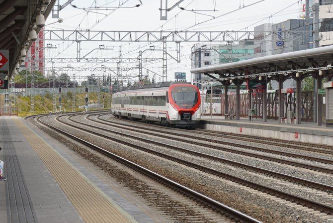 Este año no se reducirá el servicio respecto a los meses de verano de años anteriores, sino que se mantendrá la oferta actual de trenes, para que los viajeros afectados por los cortes de la Línea 1 de Metro puedan desplazarse a sus destinos en Madrid.