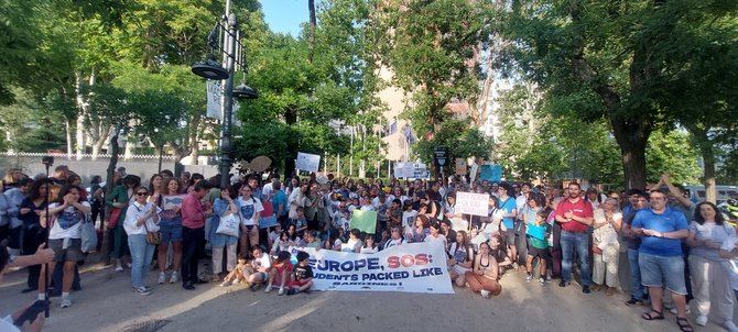 Las familias del Ramiro de Maeztu han anunciado, junto con la FAPA Francisco Giner de los Ríos, un recurso contencioso administrativo con medida cautelarísima de suspensión de la Escuela Europea Acreditada y paralización de las obras.