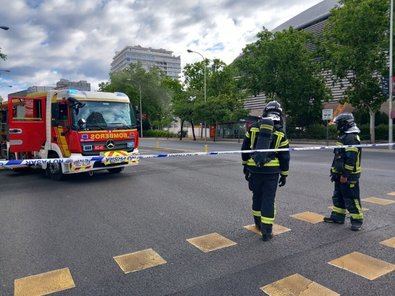 La rotura de la tubería ha obligado a cortar el paseo de la Castellana para vehículos, entre Nuevos Ministerios y plaza de Castilla y aledaños.