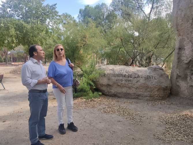 El delegado de Medio Ambiente y Movilidad, Borja Carabante, ha comprobado este martes el desarrollo de los trabajos, que se iniciaron el pasado 14 de junio. La obra ha sido adjudicada por 315.000 euros y se prevé su finalización en un plazo de cinco meses.