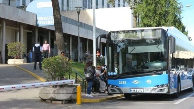 Colectivos vecinales de varios barrios de Ciudad Lineal reclaman al Ayuntamiento una línea directa de autobús a Hospital Ramón y Cajal, promesa electoral del alcalde. Más de 140.000 personas se verían beneficiadas. 