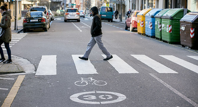 Este martes entra en vigor la limitación de la velocidad a 30 km/h en las vías urbanas de un único sentido de circulación, una medida que afectará a entre un 60 y un 70% de las calles de España. 