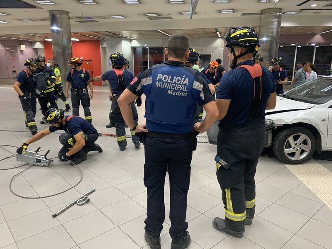 La Policía Municipal de Madrid se encuentra ya investigando las circunstancias que rodean a este suceso.