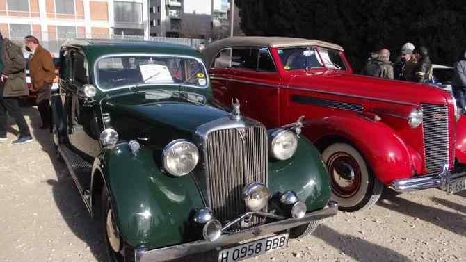 La XI Ruta de Coches de Época llega este fin de semana a Alcalá de Henares, con una veintena de vehículos fabricados antes del año 1940, en perfecto estado de conservación.