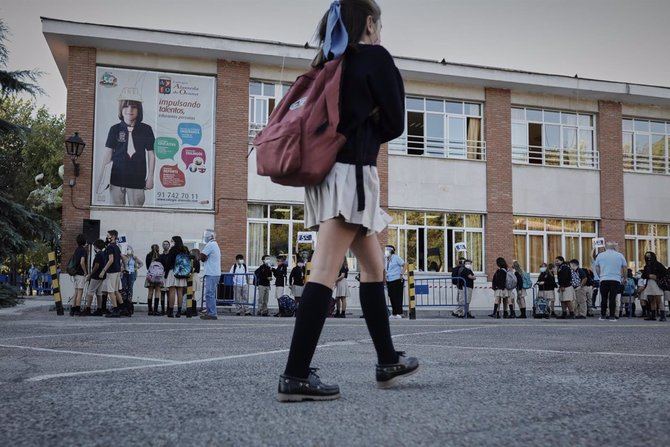 El Ministerio de Educación aboga por la 'prudencia' y por mantener las medidas de seguridad, sobre todo, la higiene, el uso de mascarillas y el distanciamiento interpersonal a fin de garantizar la salud de escolares y docentes, y la presencialidad de las clases. 