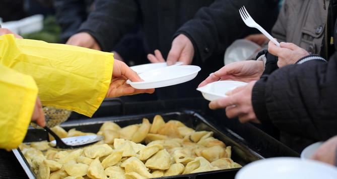 La AMAS cuenta con una capacidad de 1.072 plazas, a las que se accede a través de los servicios sociales municipales.