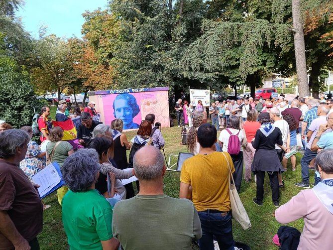 Con esta manifestación 'se pretende recordar al Ayuntamiento de Madrid la obligación que tiene de eliminar el nombre del franquista Millán-Astray del callejero madrileño, en cumplimiento de la Ley de Memoria Democrática.