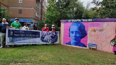 La manifestación ha sido convocada por la Plataforma Calles Dignas - Justa Freire, integrada por numerosas organizaciones educativas, vecinales, sindicales, de memoria y otras.