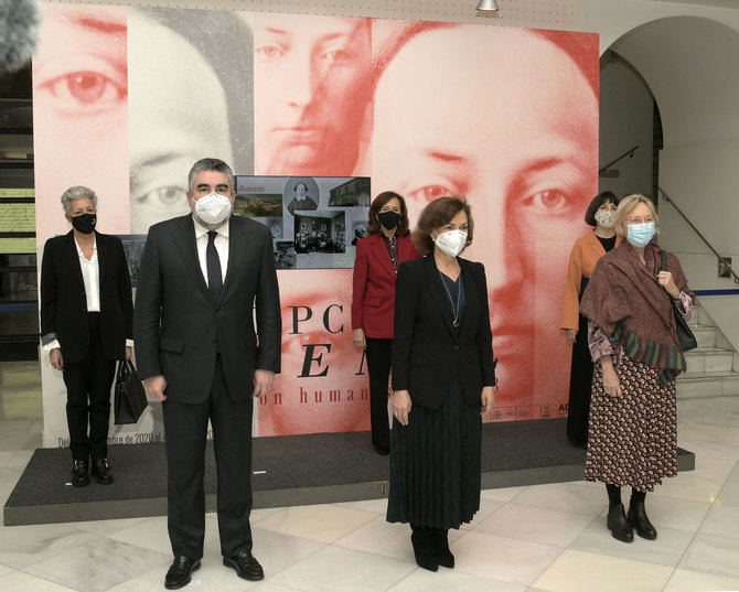 Comisariada por Anna Caballé y Cristina Peñamarín, la exposición estará en la BNE hasta el 4 de abril de 2021. A la inauguración han asistido, entre otros, la vicepresidenta primera del Gobierno, Carmen Calvo; el ministro de Cultura, José Manuel Rodríguez Uribes, y el alcalde de Ferrol, Ángel Mato.