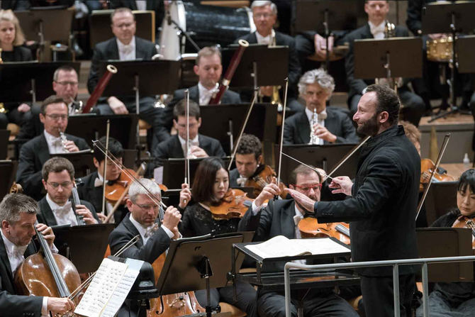 Bajo la batuta de Kirill Petrenko, la Filarmónica presentará un programa polifacético de la gran ópera italiana con arias de ópera de Giuseppe Petrenko, de Giuseppe Verdi y Pietro Mascagni, con el tenor Jonas Kaufmann como protagonista.