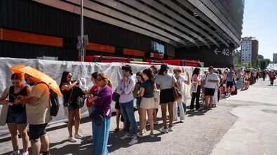 El Ayuntamiento de Madrid y el Real Madrid acordaron limitar a las 23.00 horas como límite los conciertos que se desarrollan en el estadio, restringir los horarios de los ensayos y reforzar la limpieza en la zona para aliviar las molestias a los vecinos.