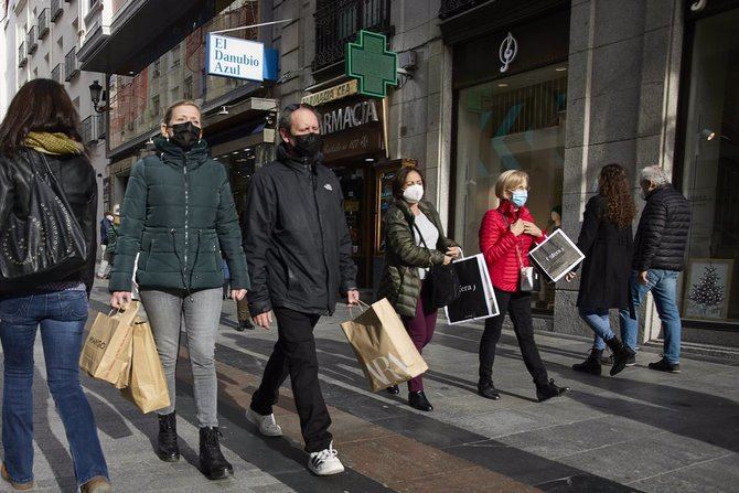 Por segundo año consecutivo, Madrid ha sufrido una fuerte caída del consumo en sus calles y todas las zonas de la ciudad registraron una contracción anual  importante de los peatones.