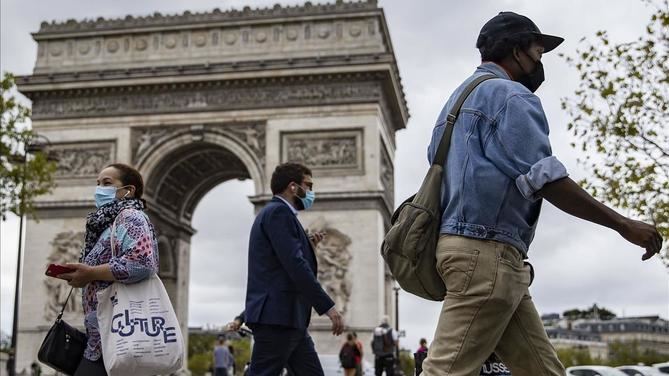 A principios de la semana pasada, Paris se convirtió en una ciudad sin bares, ni cafés abiertos y el sábado había ocho ciudades francesas en la misma situación.