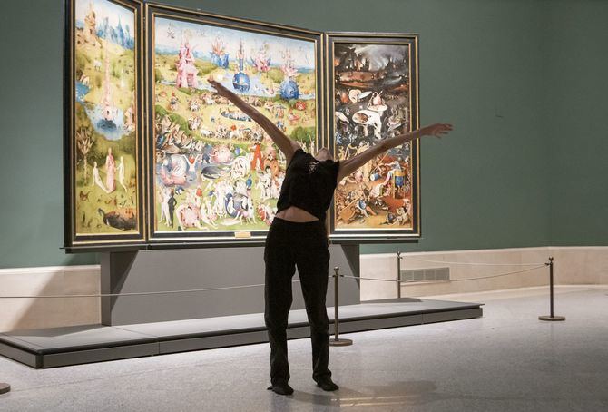 Actuación de la coreógrafa Carmen Werner en la sala del Bosco en la celebración del 201 aniversario del Museo Nacional del Prado.