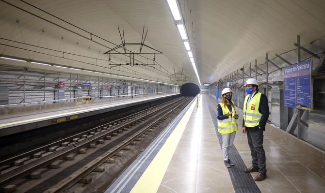 El consejero de Transportes, David Pérez, ha visitado, acompañado de la consejera delegada de Metro, Silvia Roldán, la estación para comprobar las actuaciones que se han desarrollado.