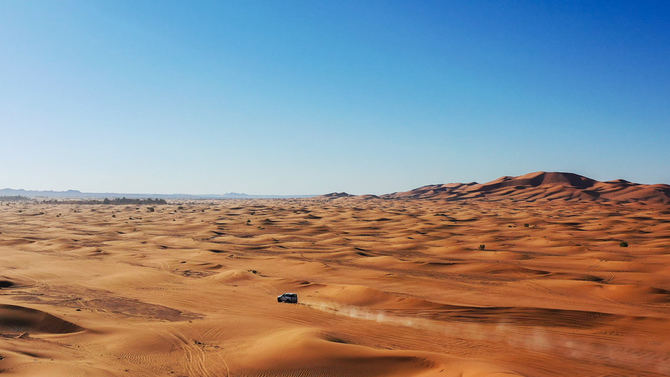 La Baja de Marruecos es un evento abierto tanto a los actuales participantes de la competición de rallies Defender como a novatos con el vehículo, por lo que se trata del culmen del meditado recorrido de desarrollo que fomenta esta competición.