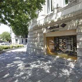 La sede de Degussa en Madrid se encuentra en la calle de Velázquez, 2, semiesquina con la calle de Alcalá.