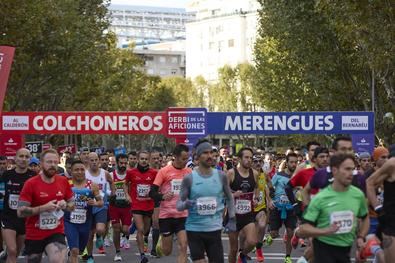 Los colchoneros son los vigentes campeones y para renovar su triunfo, contarán con el medallista mundial y campeón continental en 1.500m, Reyes Estévez. Por su parte, los merengues presumirán de una capitana de lujo, la burgalesa Lidia Campo, vigente plusmarquista de la prueba, con 33:15.