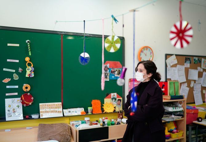 El Gobierno regional inicia mañana la tramitación de la Ley Maestra de Libertad de Elección Educativa. El texto, que se remitirá a la Asamblea, asegura las diferentes modalidades de escolarización existentes en la Comunidad de Madrid para alumnos con necesidades educativas especiales.