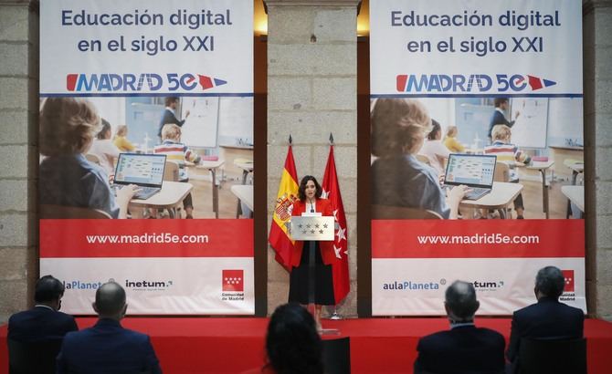 Las estimaciones apuntan a que, en el próximo curso escolar, un 20% de los docentes hará un uso constante de estos recursos digitales. La Comunidad ha puesto en marcha un programa de formación específica para profesores sobre esta herramienta, además de un servicio de atención para resolver dudas e incidencias.