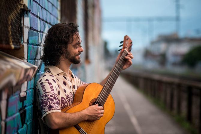 Diego Guerrero presenta en directo su alabado álbum 'Vengo caminando', donde el flamenco se fusiona con influencias musicales de raíces jazzísticas y cubanas. Será este viernes, 7 de mayo, a las 19.00 h, en el Centro Cultural Casa de Vacas (distrito de Retiro).