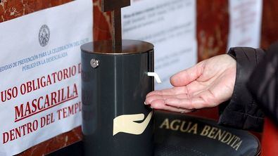 El dispensador de agua bendita, en Madrid