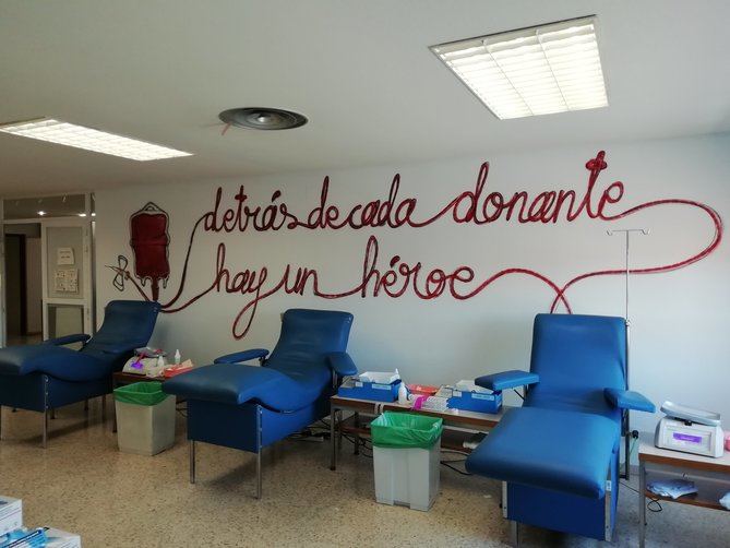 La Consejería de Sanidad Madrid ha advertido de las bajas reservas de sangre que se registran actualmente en los hospitales de la región y ha hecho un 'llamamiento urgente' a los madrileños para que donen, en especial, las personas con sangre del tipo 0+, 0-, A+, y A-.