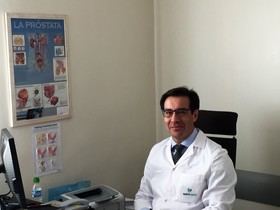 En la imagen superior, el Dr. Francois Peinado Ibarra, Jefe del Servicio de Urología del Complejo Hospitalario Ruber Juan Bravo.