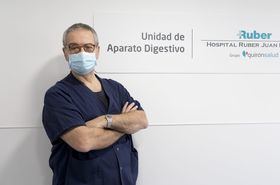 En la imagen superior, Dr. Sarbelio Rodríguez, jefe de Servicio de Aparato Digestivo del Complejo Hospitalario Ruber Juan Bravo. 