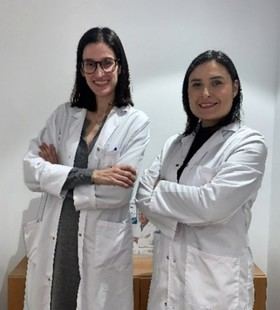 En la imagen las Dras. Laura García (izda.) y
Gizelle Steinberg (dcha.).
