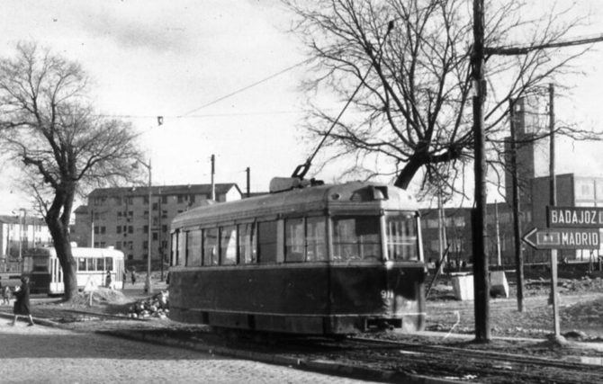 En 1934 pasa formar parte de la Empresa Mixta de Transportes Urbanos, que entró en liquidación en 1947, coincidiendo con el nacimiento de EMT.