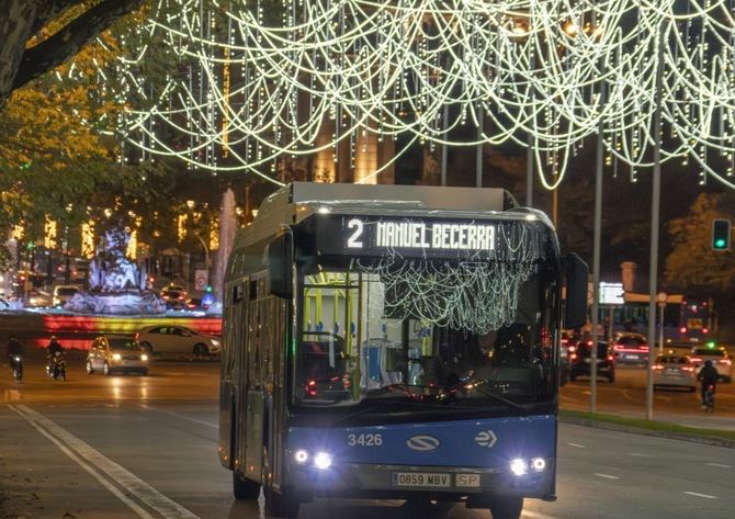 El servicio nocturno de autobuses (búhos) también estará sometido a cambios durante la noche del 24 al 25 de diciembre, incluyendo el servicio de la línea Exprés Aeropuerto. En todas las líneas nocturnas, de la N1 a la N26, el servicio comenzará a las 22.00 horas y hasta las 7.00 horas, con salidas desde Cibeles y Alonso Martínez a las 22.00, 22.50, 23.40, 0.30, 1.20, 2.10, 3.00, 3.50, 5.25 y 7.00 horas. 