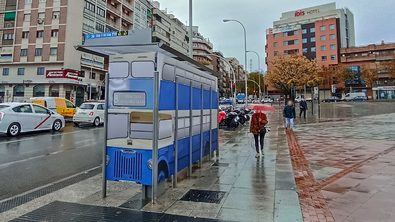 Durante todo el período navideño, los madrileños podrán contemplar cinco marquesinas convertidas, cada una de ellas, en un autobús histórico en formato integral.