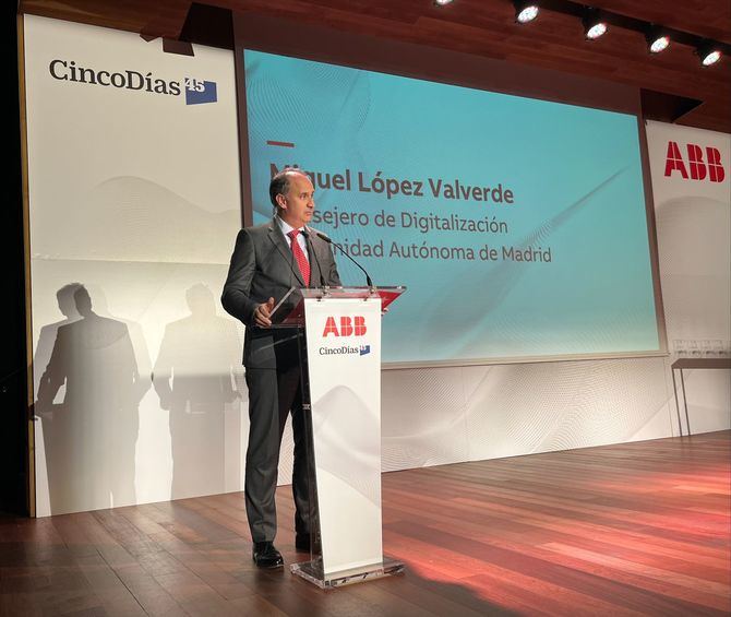 El consejero de Digitalización, Miguel López- Valverde, durante su participación en la entrega de premios de ABB Ability, que reconocen proyectos innovadores que apuestan por la transformación en este ámbito.