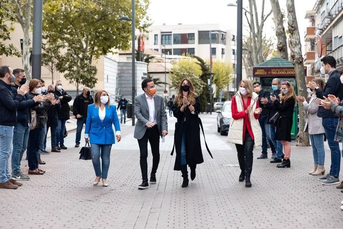 Una hoja de ruta que el candidato naranja ha descrito como política 'a pie de calle' y centrada en 'los problemas de los madrileños', huyendo de eslóganes y de 'extremismos'.