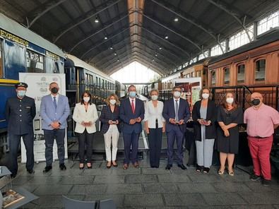 El Tren de la Fresa cuenta con el apoyo de la Comunidad de Madrid, Renfe, Adif, el Ayuntamiento de Aranjuez y Patrimonio Nacional.