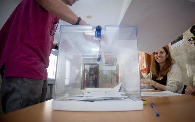 Madrid, Móstoles y Leganés han sido los tres municipios, dentro de los más populosos de la región, con mayor afluencia de votantes hasta las 14.00 horas en la Comunidad, según datos facilitados por el Ministerio del Interior.