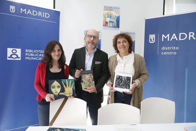 El concejal del distrito de Centro, José Fernández, acompañado de la invitada de honor de este año, la autora e ilustradora Isabel Ruiz, ha presentado en esta biblioteca de la calle de Barceló las actividades que se van a desarrollar hasta el próximo día 15.