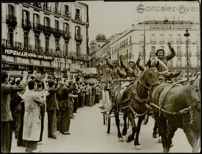 La muestra cuenta además con numerosas imágenes históricas, muchas de ellas procedentes del Archivo Regional de la Comunidad de Madrid y de la Biblioteca Regional de Madrid Joaquín Leguina.